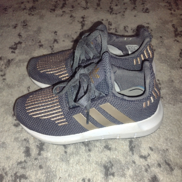 Kids Adidas Sneakers Size 11C - Picture 3 of 5